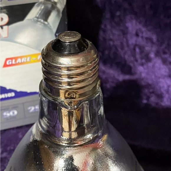 Lot of (2) SATCO Soft Ray frosted Halogen Lamps, 50W, Medium Base, Glare Free - Picture 9 of 10